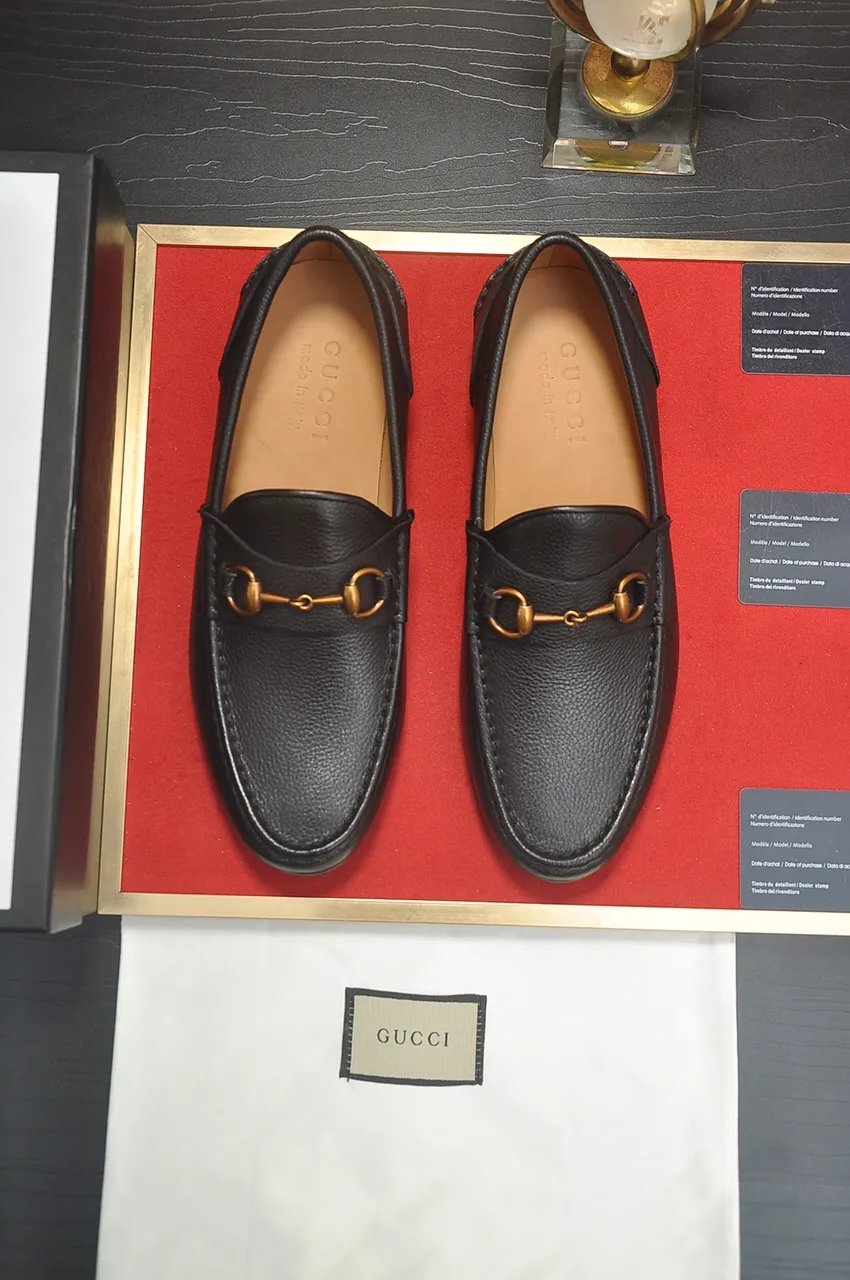 Men's shoes💰500💶Italy's top luxury men's shoe giant (GUCCI) (Gucci) (full cowhide lining) new arrival🍃Original European style🔰 Pleasant to the eye😍In order to make the shoes more durable and non-deformable🌀The production continues to follow traditional methods but there is still no lack of innovation💪Choose original sheepskin for the leather♻️ Smooth and natural And extra bright ⭐Made of imported cowhide, the first choice of rich people 38-45 (45 customized)